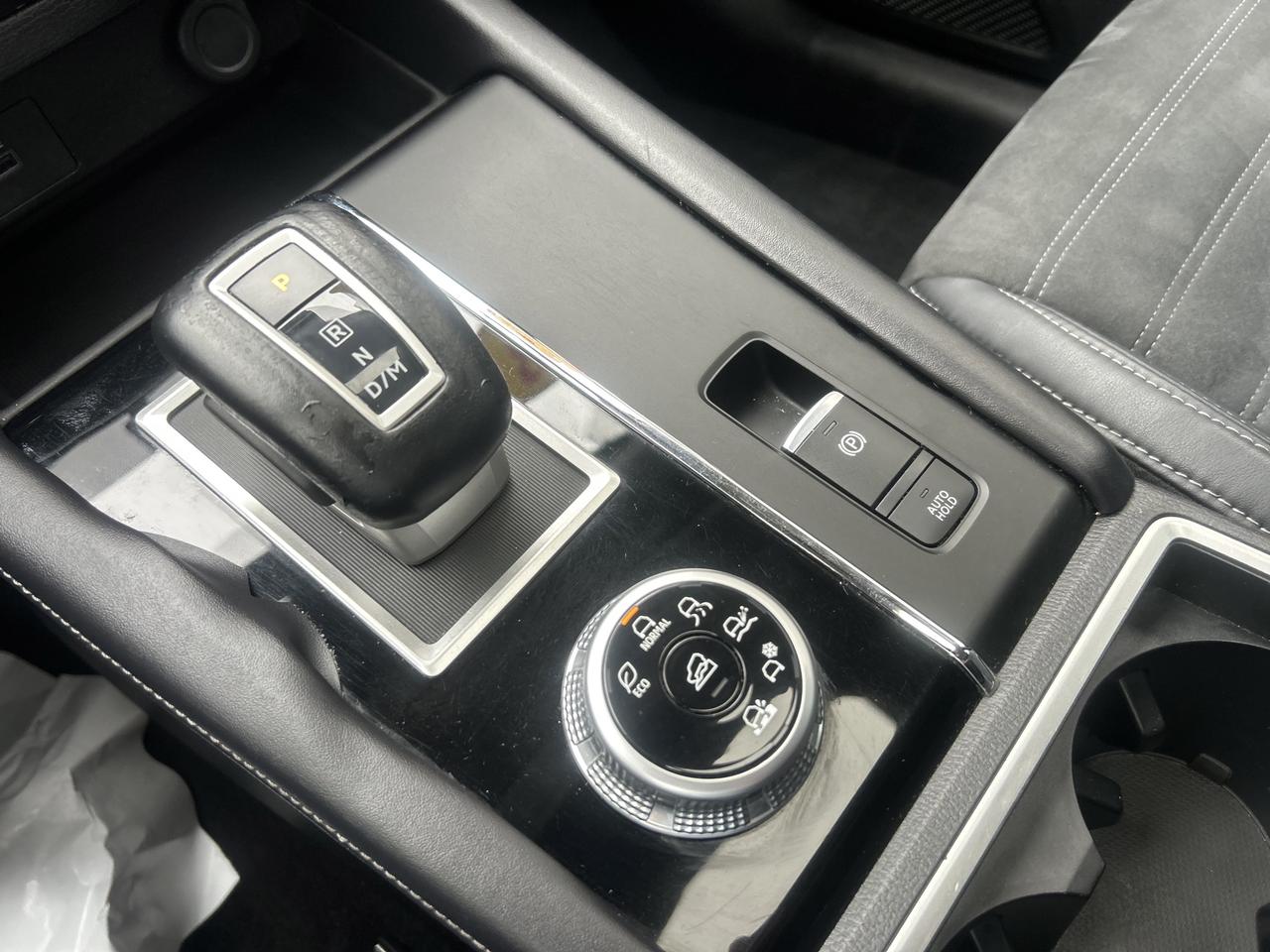 2023 Mitsubishi Outlander SE - ONE OWNER, AWD, NAV, AND MORE!! Photo