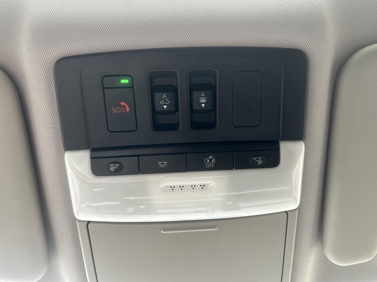 2023 Mitsubishi Outlander SE - ONE OWNER, AWD, NAV, AND MORE!! Photo