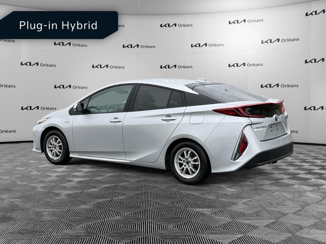 2022 Toyota Prius Prime LE (GS) Photo