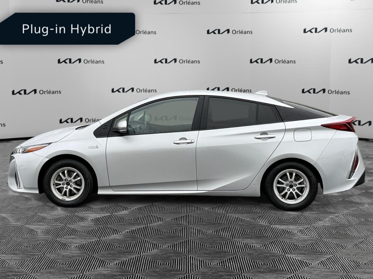 2022 Toyota Prius Prime LE (GS) Photo1
