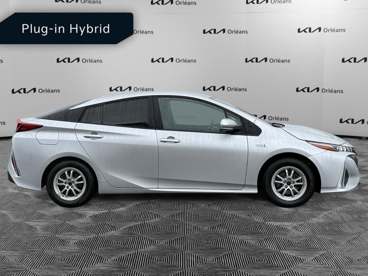 2022 Toyota Prius Prime LE (GS) Photo