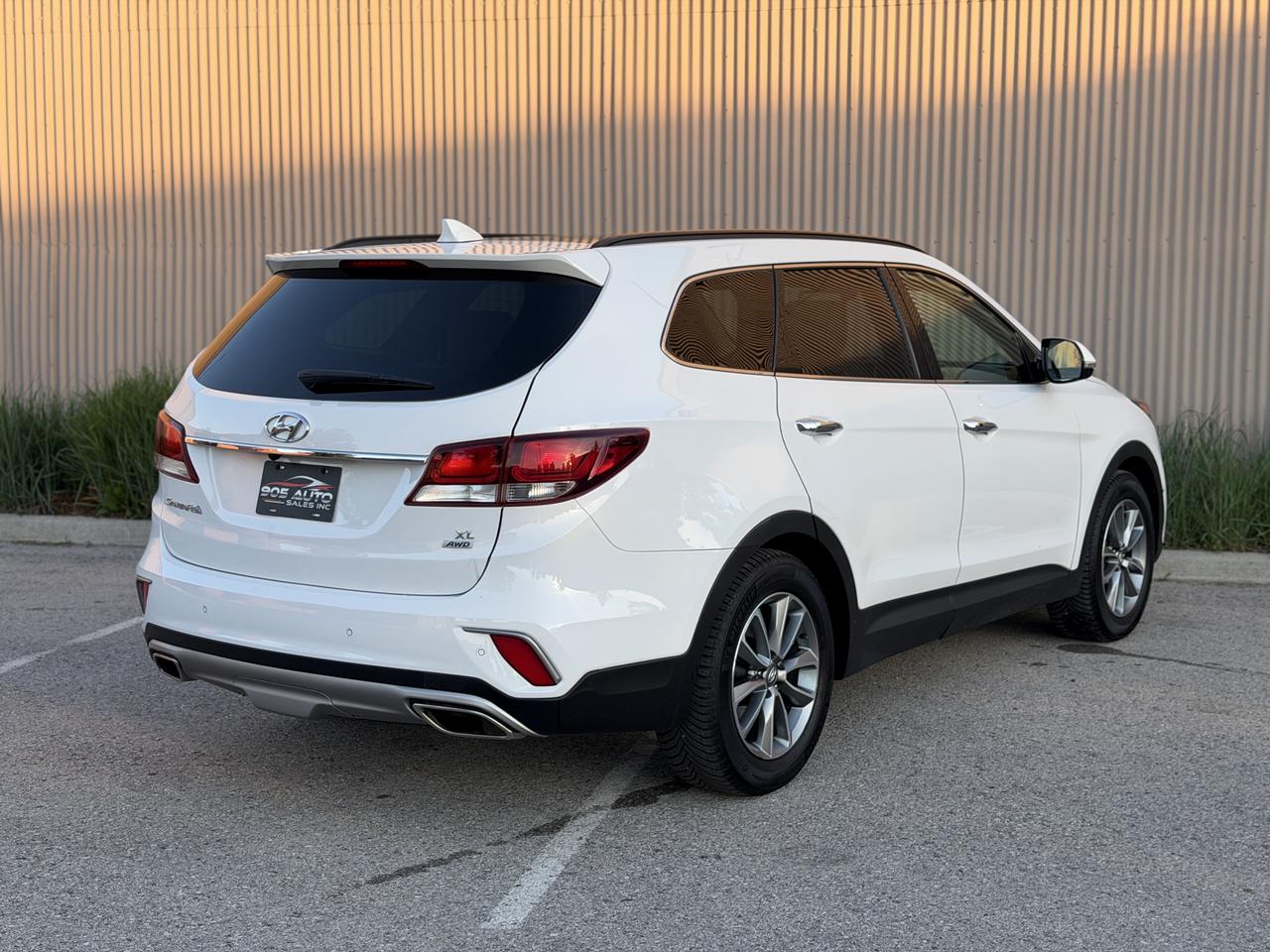 2017 Hyundai Santa Fe XL Luxury Photo