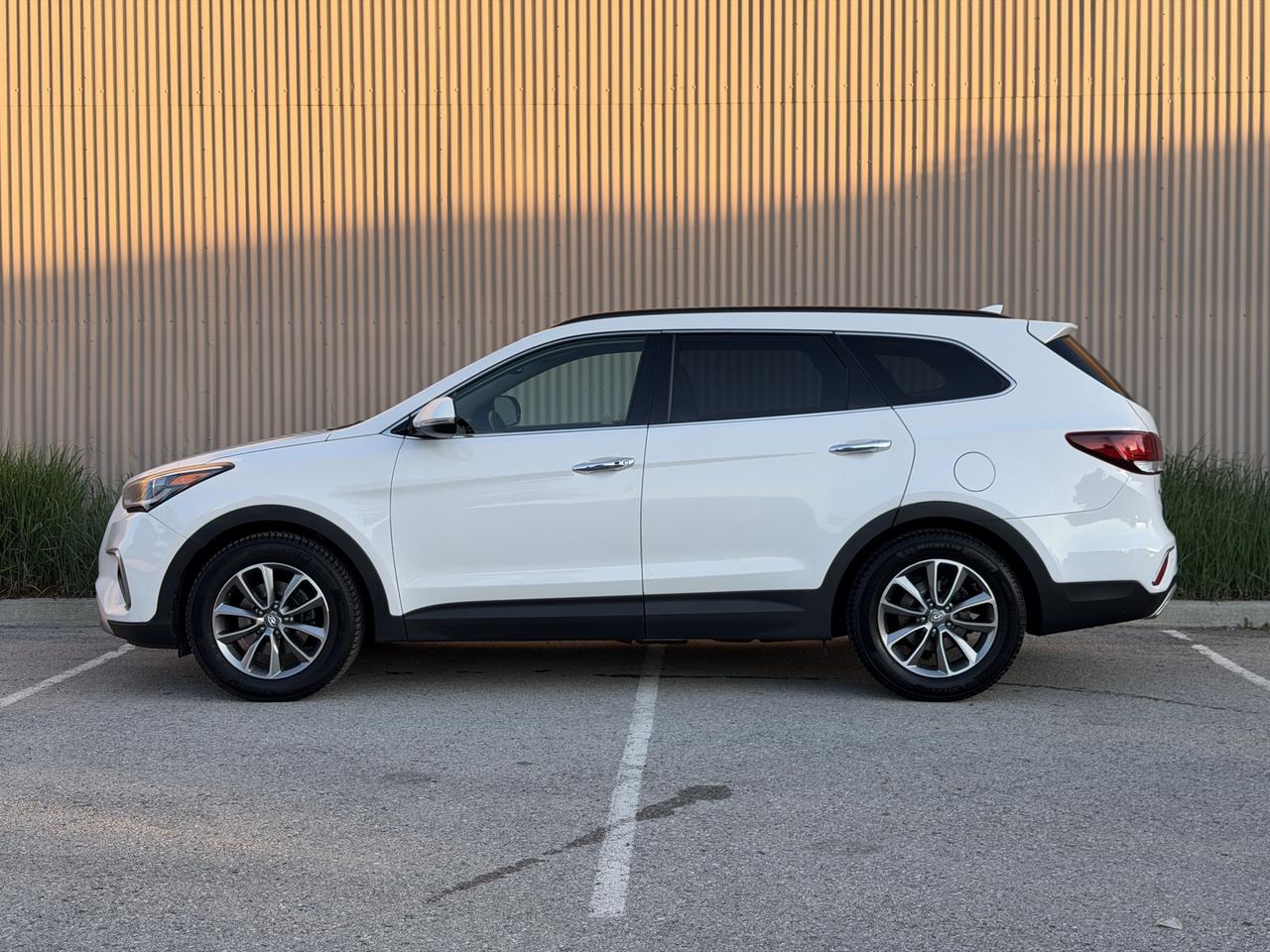 2017 Hyundai Santa Fe XL Luxury Photo