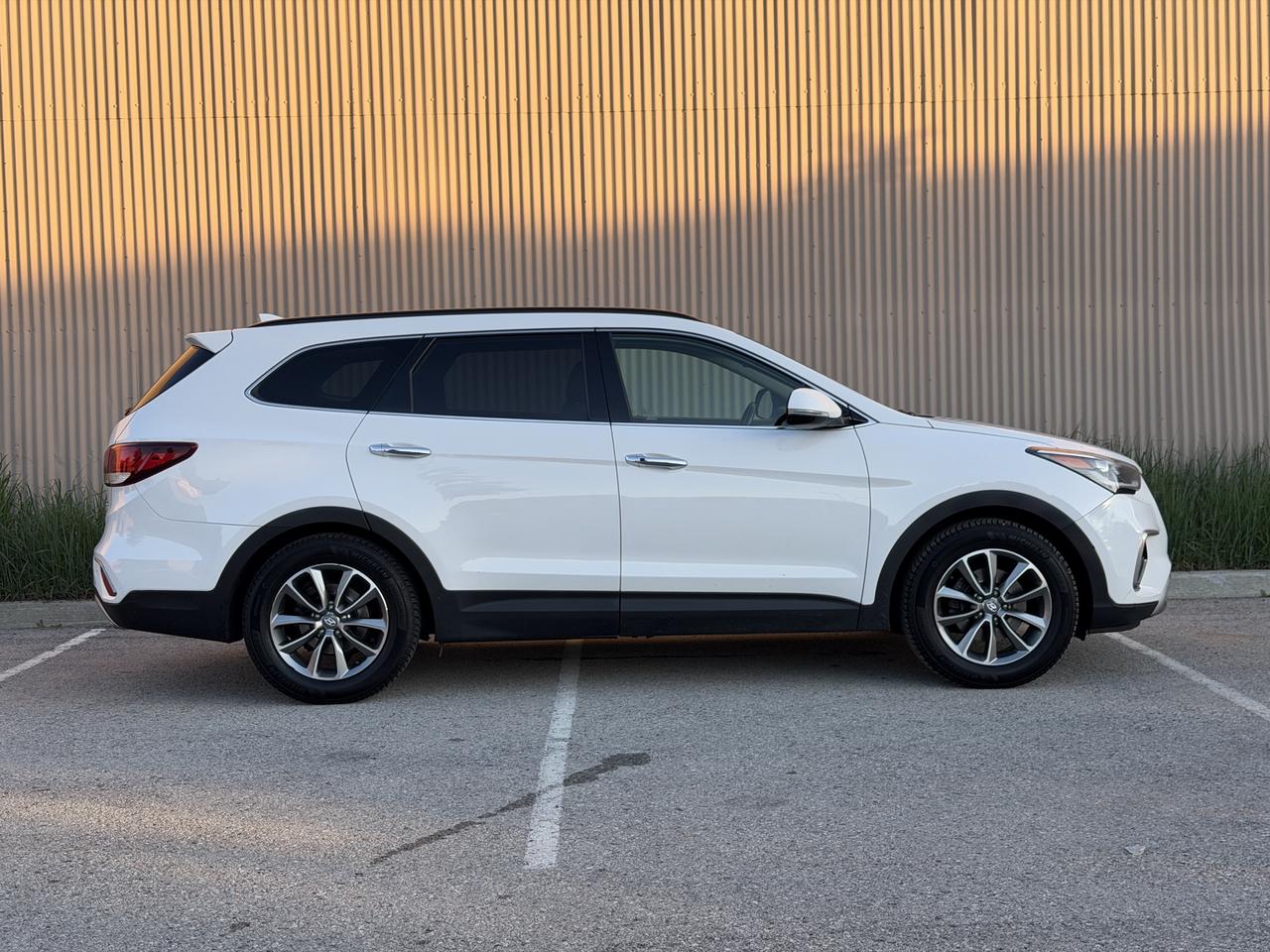 2017 Hyundai Santa Fe XL Luxury Photo