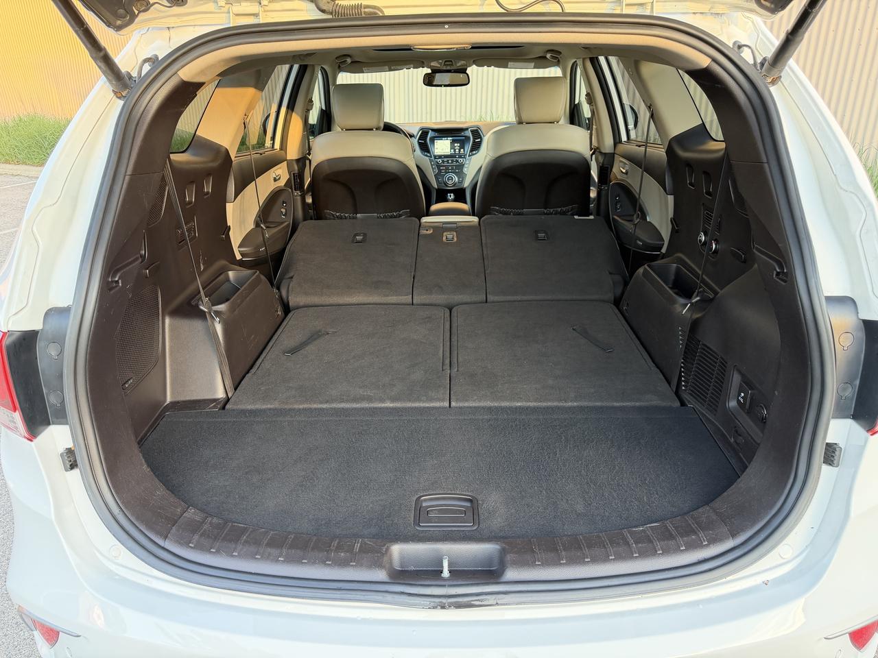 2017 Hyundai Santa Fe XL Luxury Photo