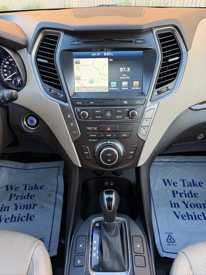 2017 Hyundai Santa Fe XL Luxury Photo