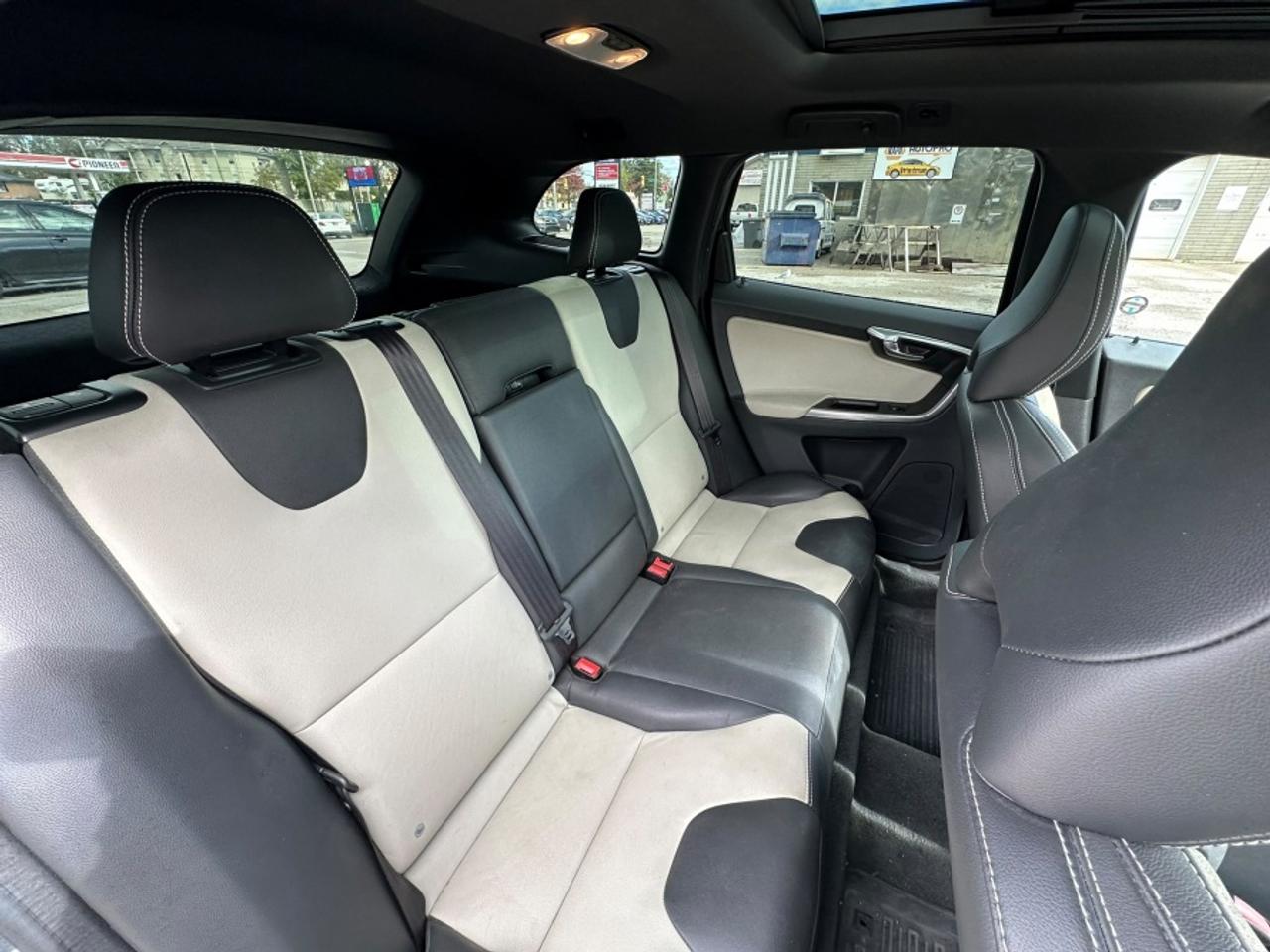 2015 Volvo XC60 * PREMIER PLUS * AWD * LOW KM * T5 PREMIER PLUS Photo