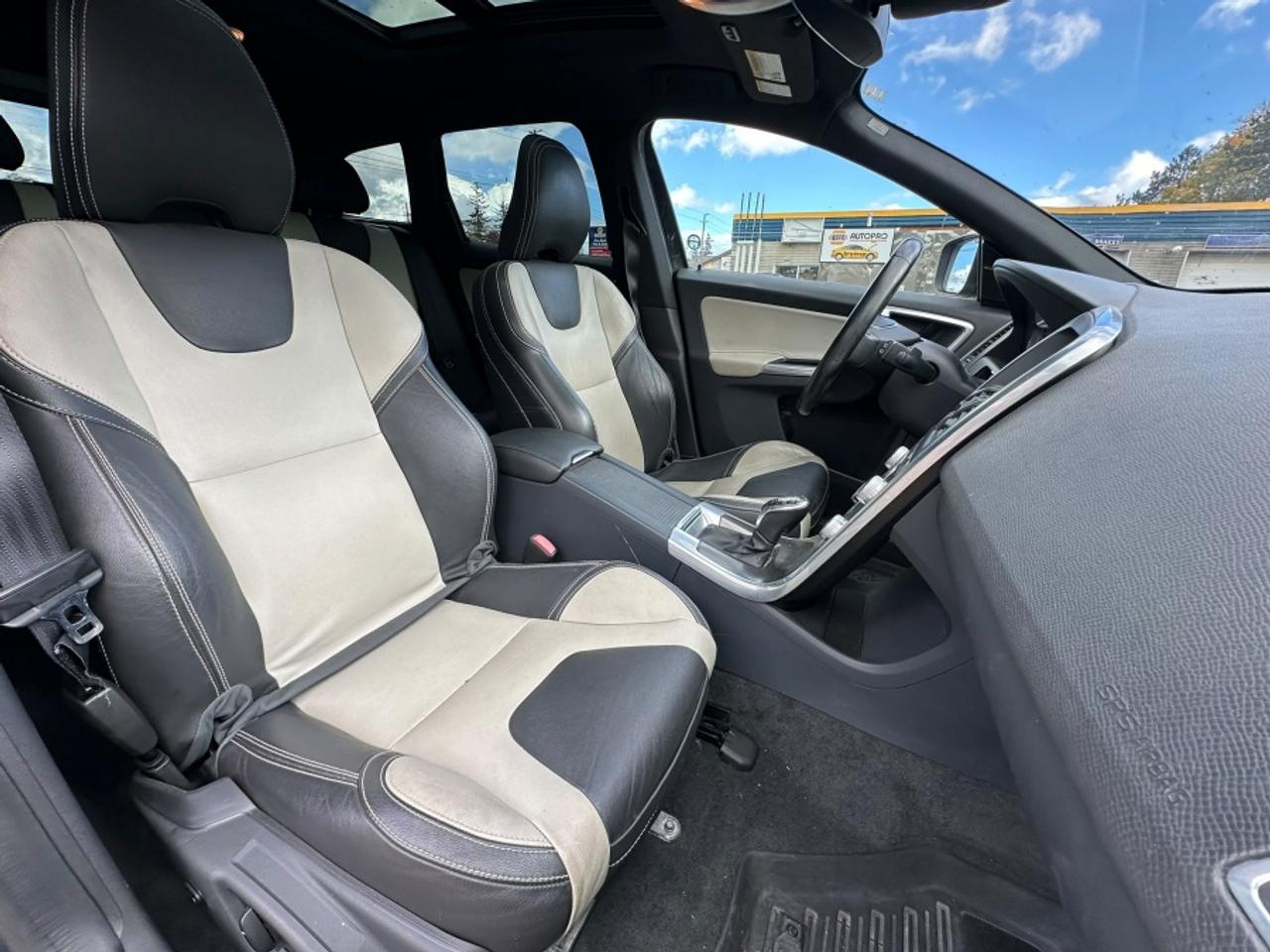 2015 Volvo XC60 * PREMIER PLUS * AWD * LOW KM * T5 PREMIER PLUS Photo