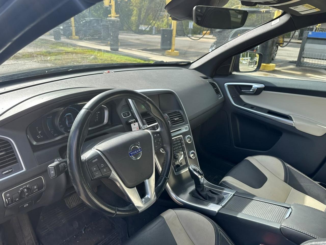 2015 Volvo XC60 * PREMIER PLUS * AWD * LOW KM * T5 PREMIER PLUS Photo