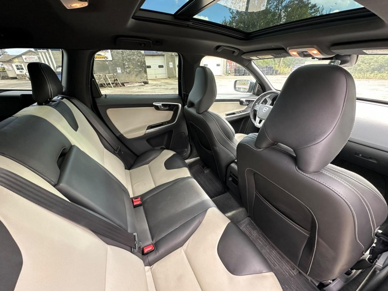 2015 Volvo XC60 * PREMIER PLUS * AWD * LOW KM * T5 PREMIER PLUS Photo