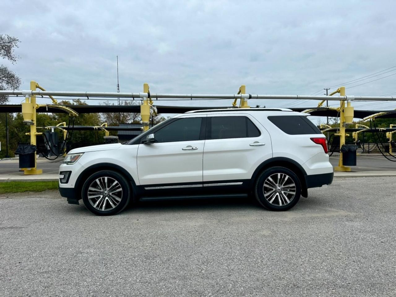 2017 Ford Explorer * PLATINUM * 4X4 * PLATINUM Photo1