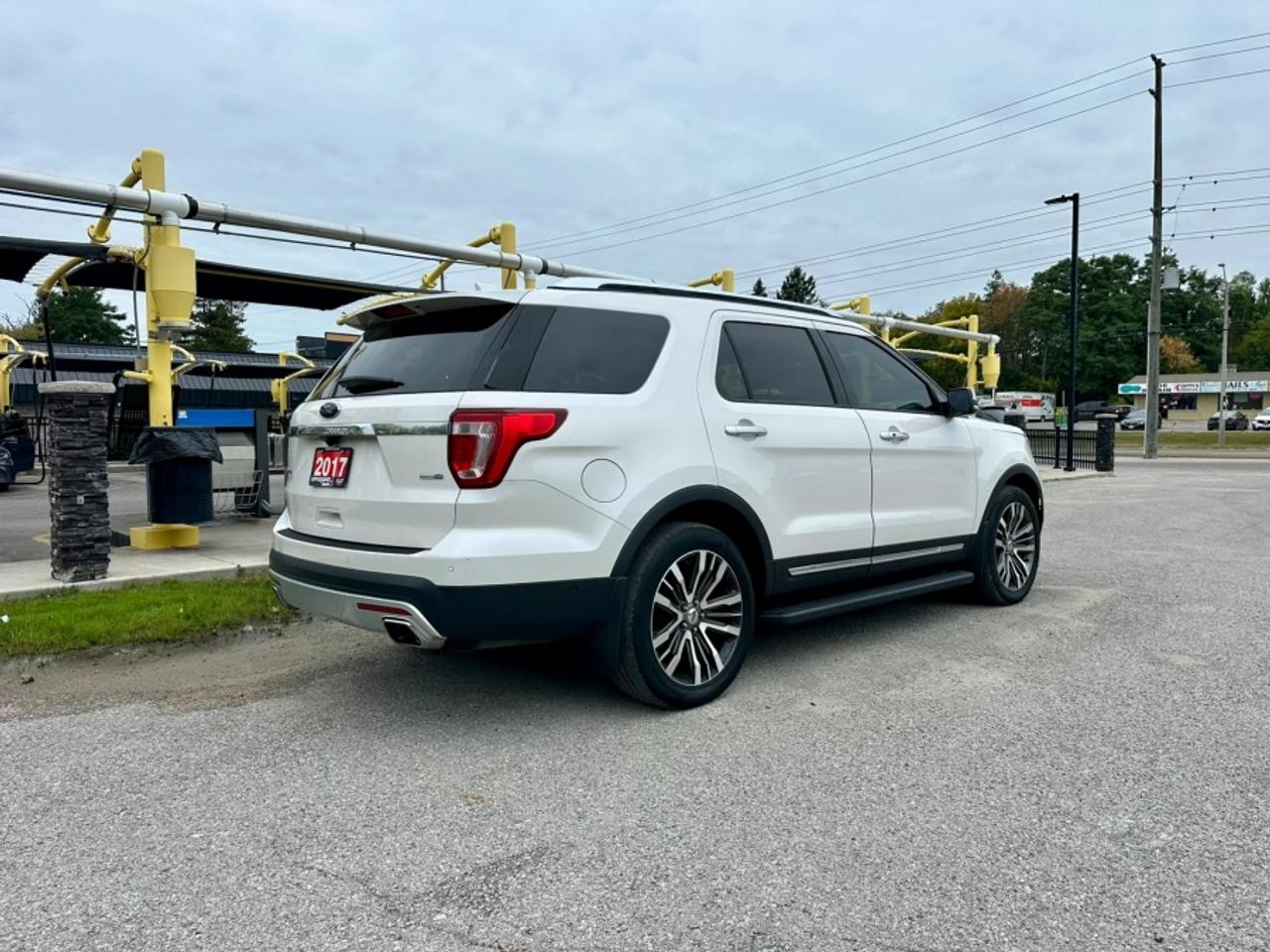 2017 Ford Explorer * PLATINUM * 4X4 * PLATINUM Photo