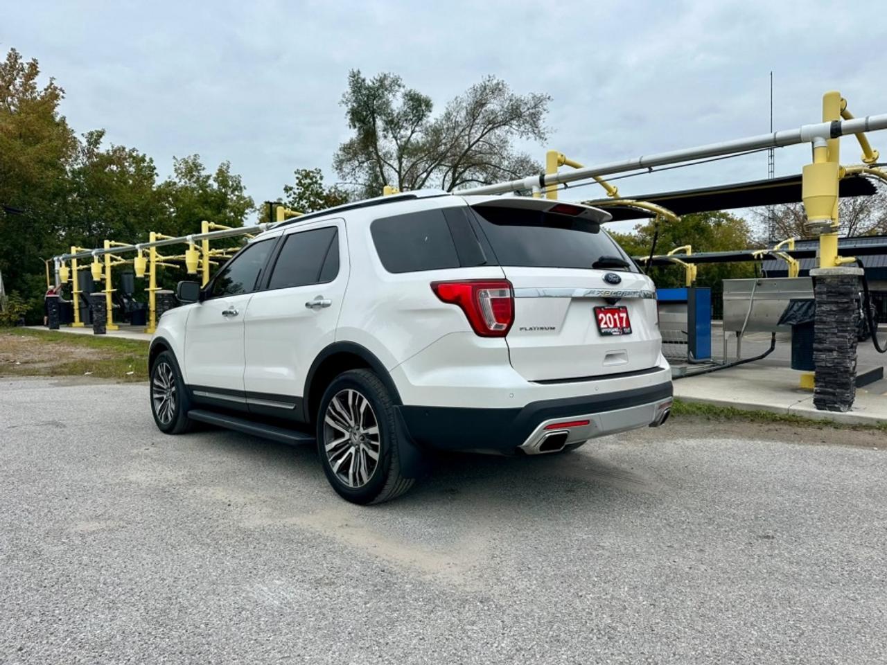 2017 Ford Explorer * PLATINUM * 4X4 * PLATINUM Photo