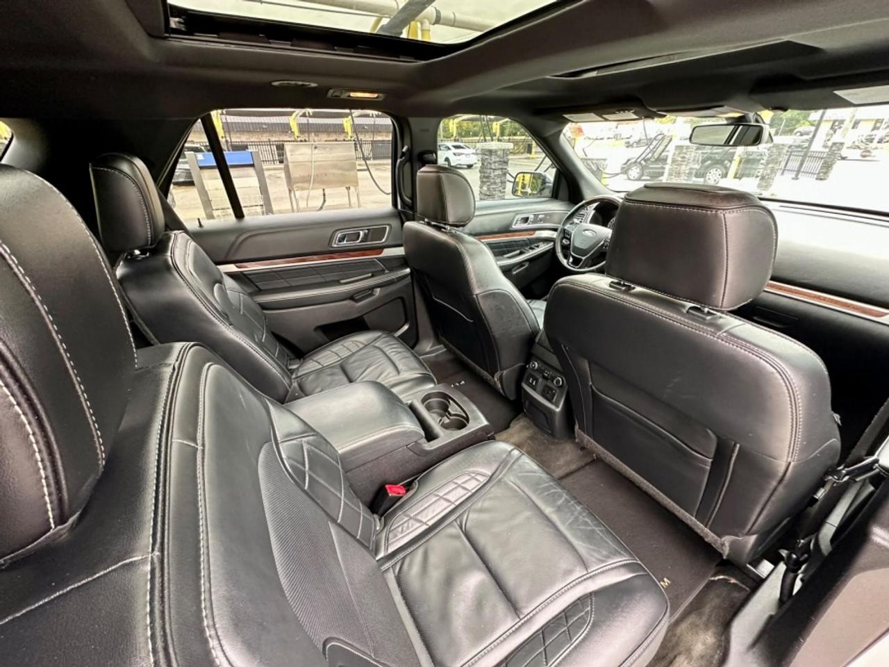 2017 Ford Explorer * PLATINUM * 4X4 * PLATINUM Photo