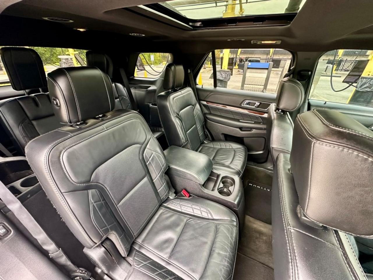 2017 Ford Explorer * PLATINUM * 4X4 * PLATINUM Photo