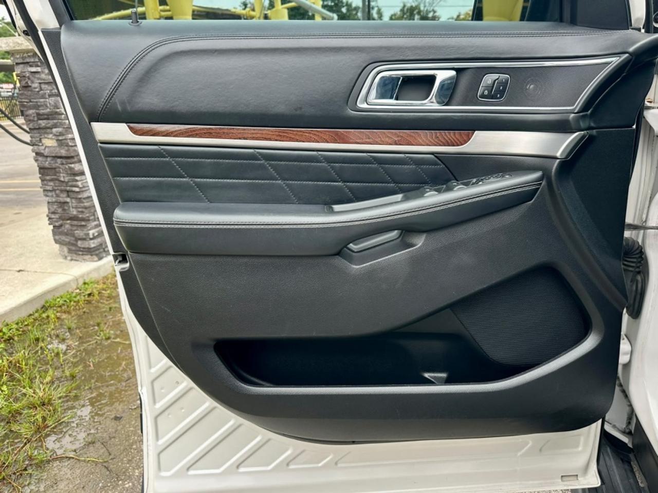 2017 Ford Explorer * PLATINUM * 4X4 * PLATINUM Photo