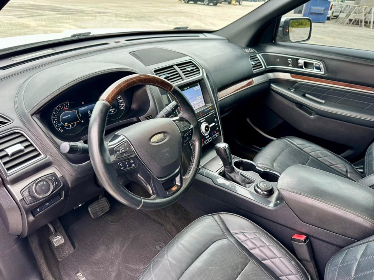 2017 Ford Explorer * PLATINUM * 4X4 * PLATINUM Photo