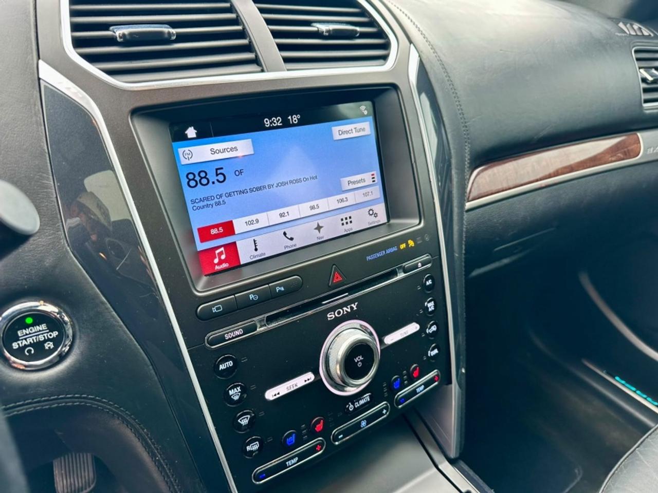 2017 Ford Explorer * PLATINUM * 4X4 * PLATINUM Photo