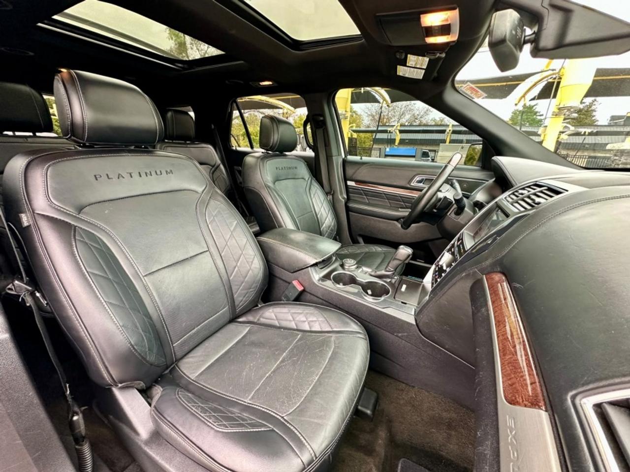 2017 Ford Explorer * PLATINUM * 4X4 * PLATINUM Photo