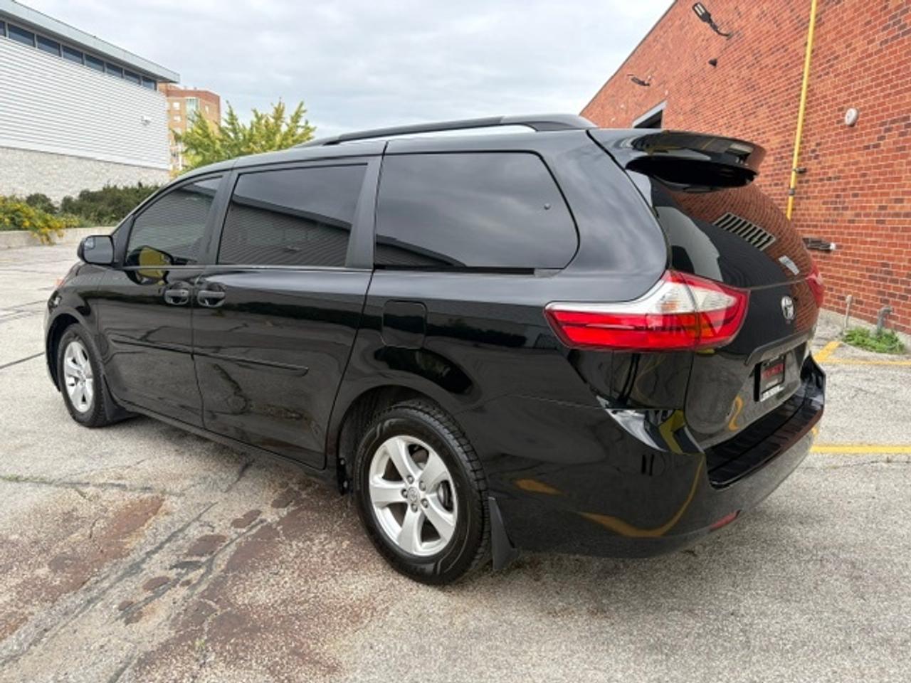 2017 Toyota Sienna L 7 PASS **1 OWNER-NO ACCIDENTS-CERTIFIED** Photo