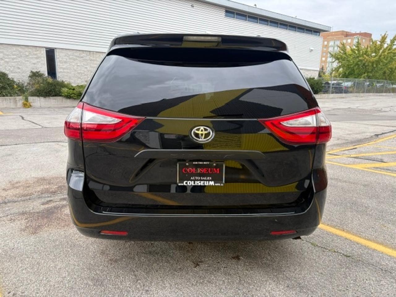 2017 Toyota Sienna L 7 PASS **1 OWNER-NO ACCIDENTS-CERTIFIED** Photo