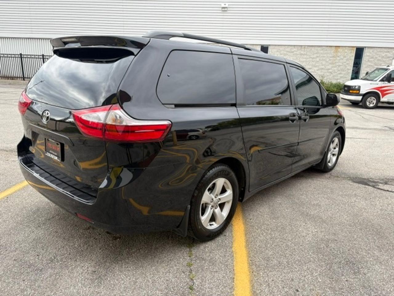2017 Toyota Sienna L 7 PASS **1 OWNER-NO ACCIDENTS-CERTIFIED** Photo