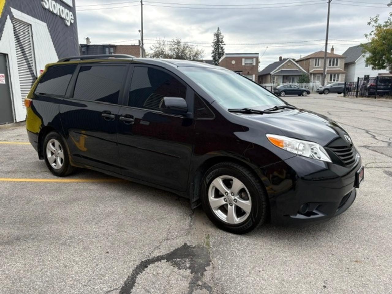 2017 Toyota Sienna L 7 PASS **1 OWNER-NO ACCIDENTS-CERTIFIED** Photo