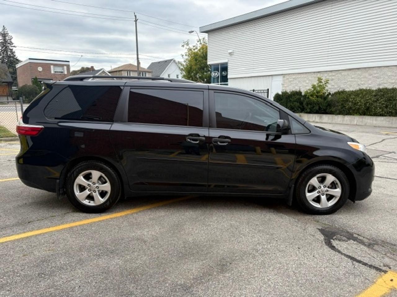 2017 Toyota Sienna L 7 PASS **1 OWNER-NO ACCIDENTS-CERTIFIED** Photo