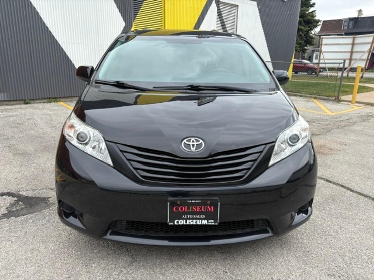2017 Toyota Sienna L 7 PASS **1 OWNER-NO ACCIDENTS-CERTIFIED** Photo