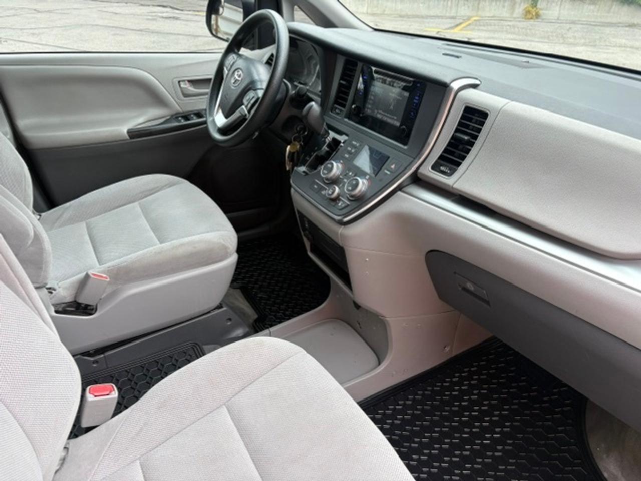 2017 Toyota Sienna L 7 PASS **1 OWNER-NO ACCIDENTS-CERTIFIED** Photo