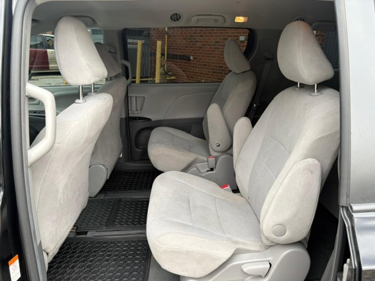 2017 Toyota Sienna L 7 PASS **1 OWNER-NO ACCIDENTS-CERTIFIED** Photo