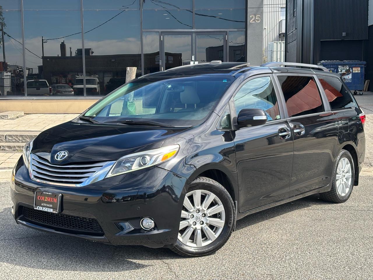 2017 Toyota Sienna LIMITED 7- PASS **LEATHER-ROOF-CAMERA-NAVI** Photo