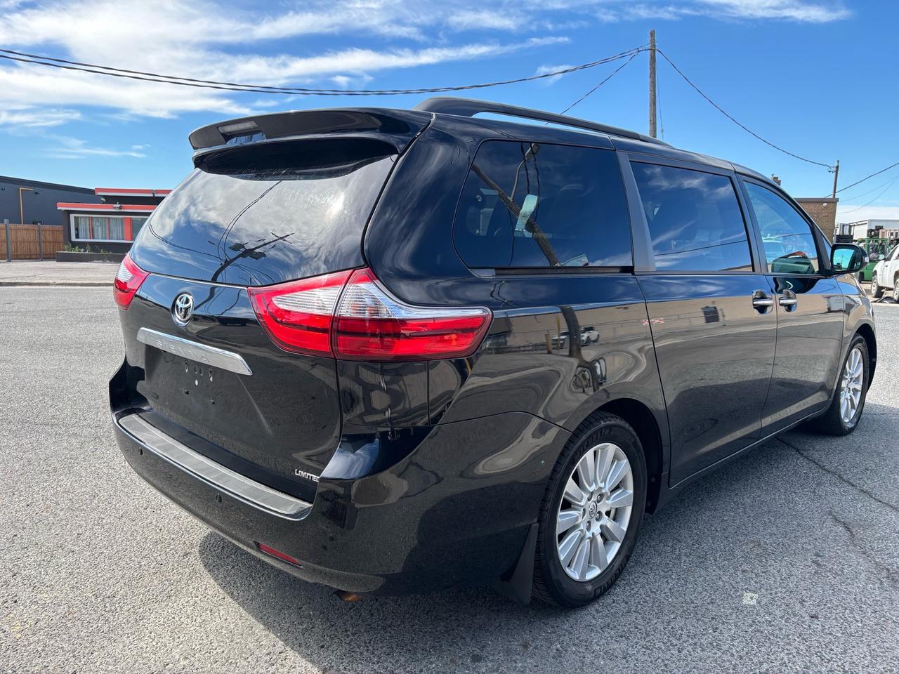 2017 Toyota Sienna LIMITED 7- PASS **LEATHER-ROOF-CAMERA-NAVI** Photo