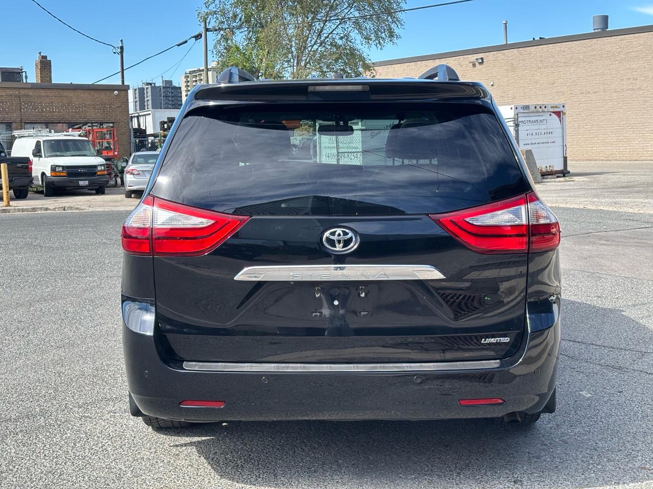 2017 Toyota Sienna LIMITED 7- PASS **LEATHER-ROOF-CAMERA-NAVI** Photo