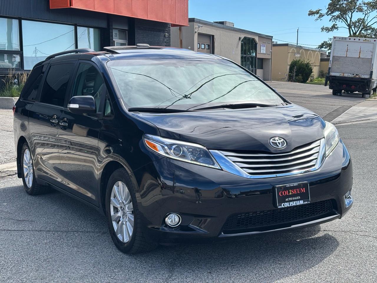 2017 Toyota Sienna LIMITED 7- PASS **LEATHER-ROOF-CAMERA-NAVI** Photo