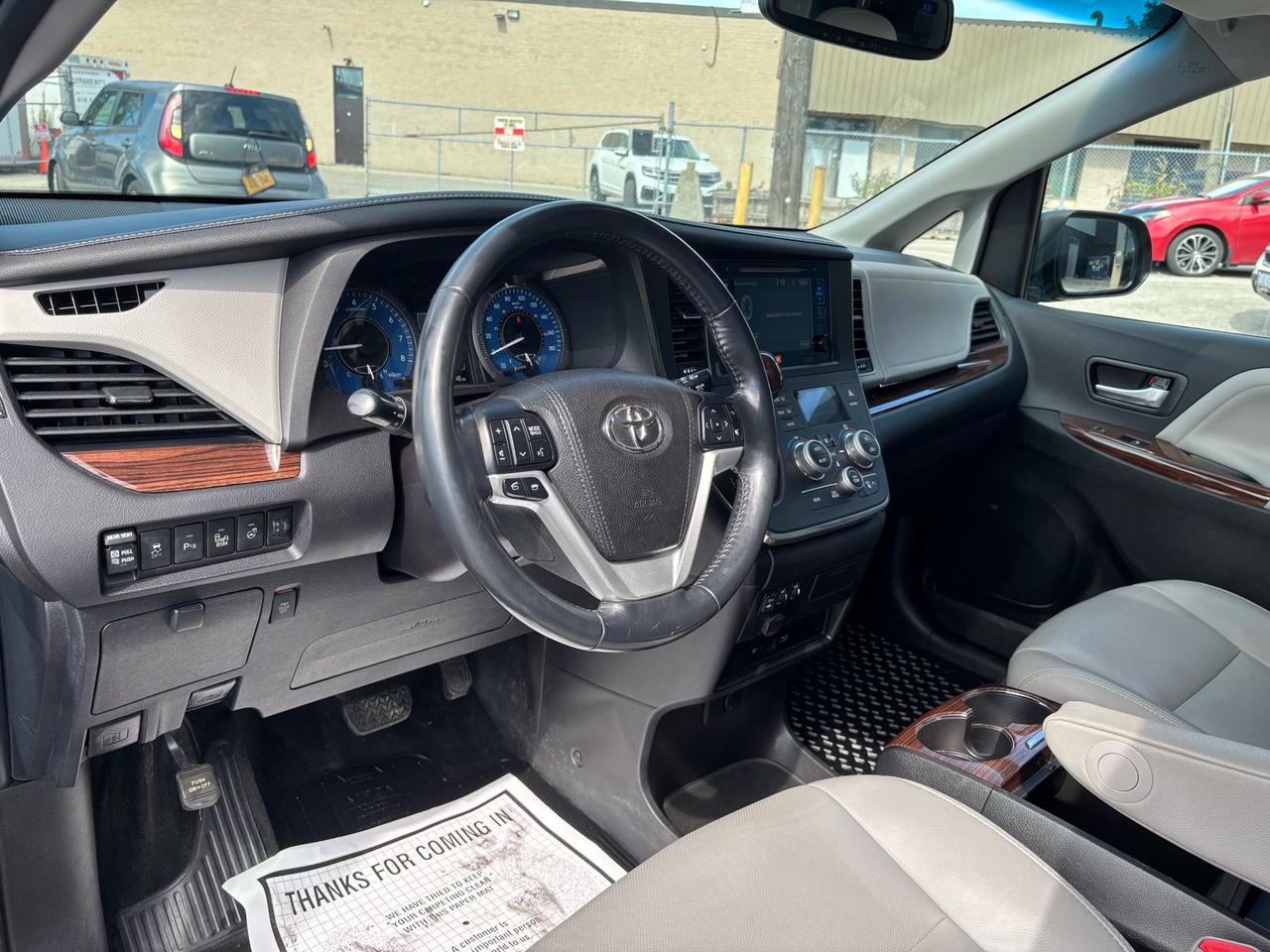 2017 Toyota Sienna LIMITED 7- PASS **LEATHER-ROOF-CAMERA-NAVI** Photo