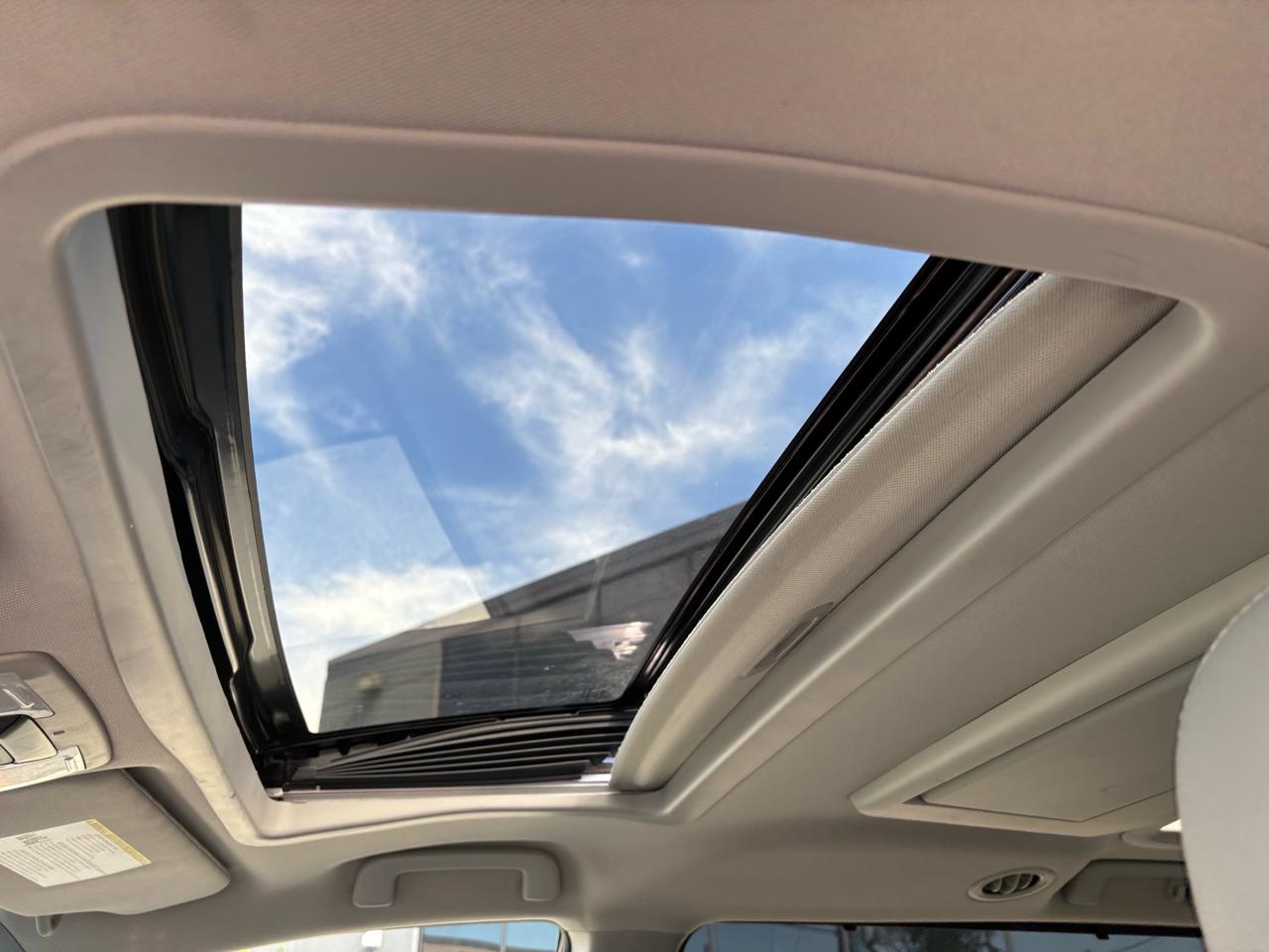 2017 Toyota Sienna LIMITED 7- PASS **LEATHER-ROOF-CAMERA-NAVI** Photo