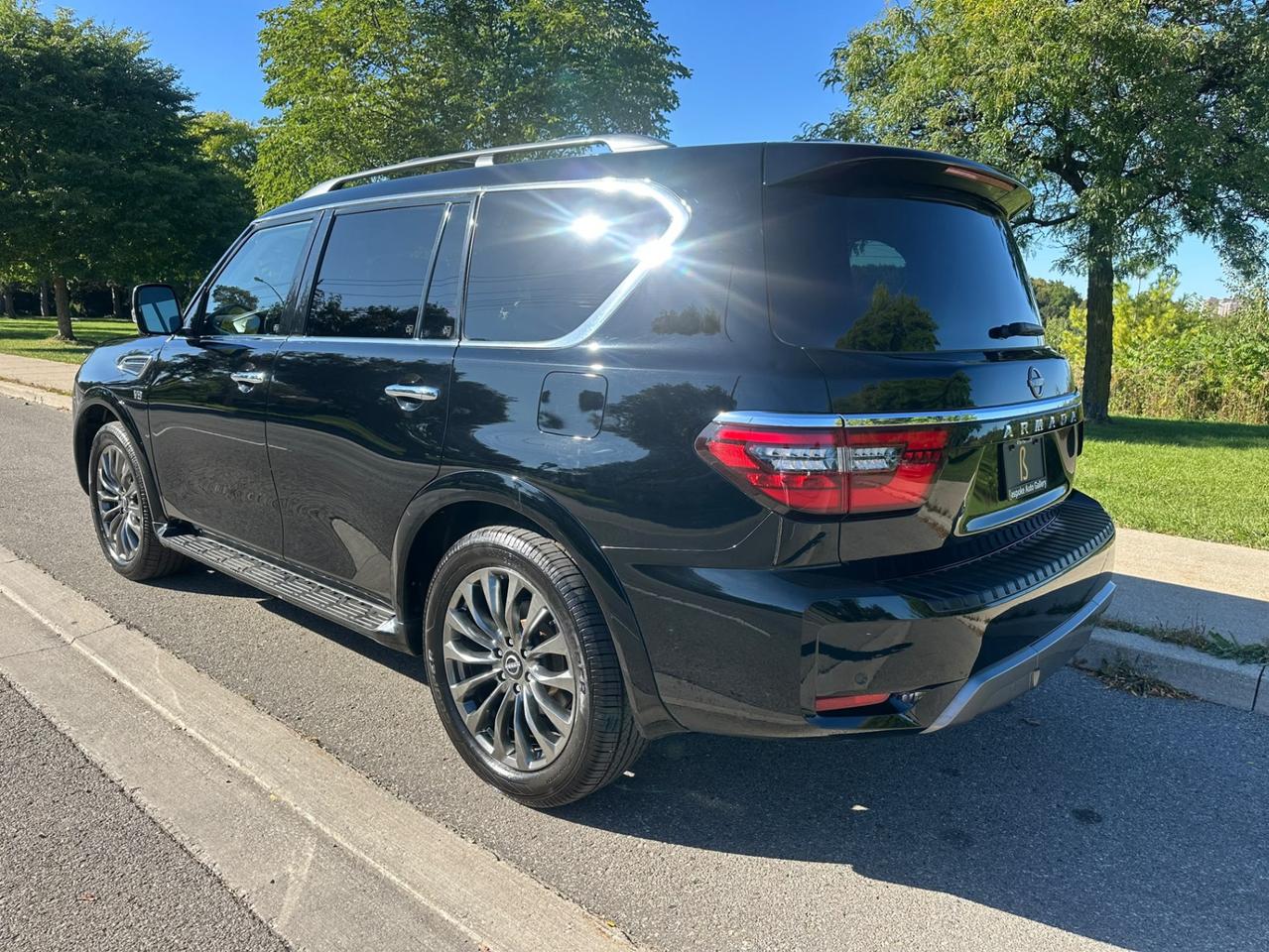 2021 Nissan Armada ONE OWNER / NO ACCIDENTS / PLATINUM / 7 PASSENGER / FULL SIZE LUXURY Photo2