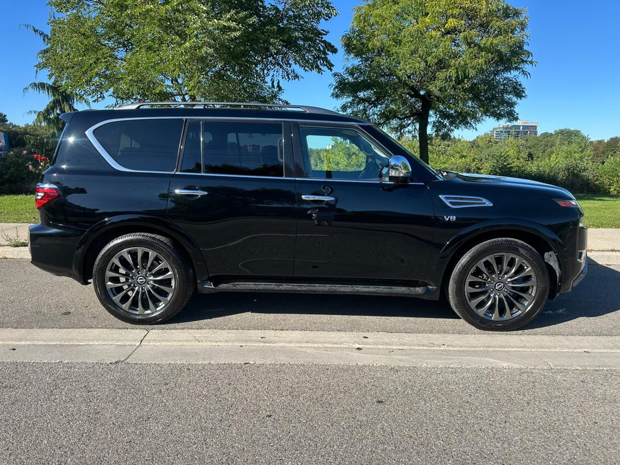 2021 Nissan Armada ONE OWNER / NO ACCIDENTS / PLATINUM / 7 PASSENGER / FULL SIZE LUXURY Photo