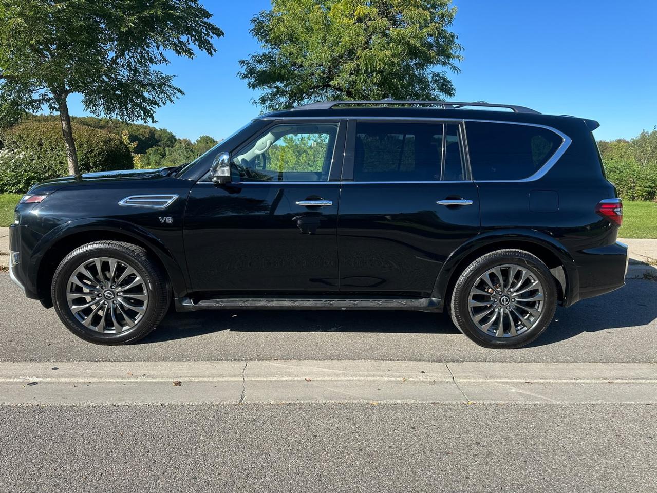 2021 Nissan Armada ONE OWNER / NO ACCIDENTS / PLATINUM / 7 PASSENGER / FULL SIZE LUXURY Photo1