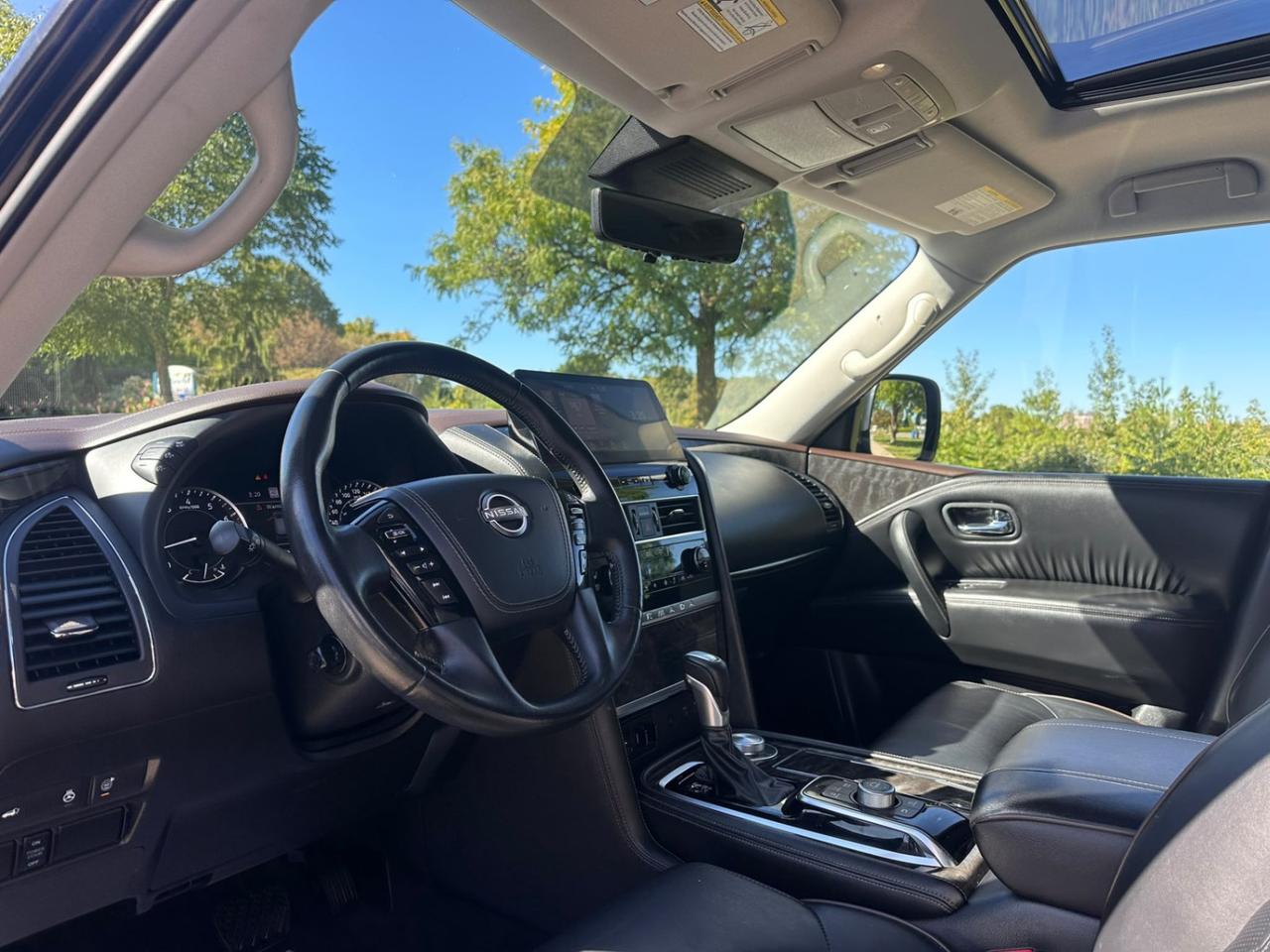 2021 Nissan Armada ONE OWNER / NO ACCIDENTS / PLATINUM / 7 PASSENGER / FULL SIZE LUXURY Photo