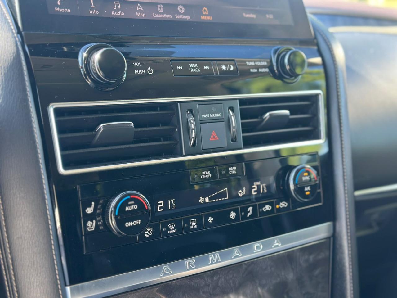 2021 Nissan Armada ONE OWNER / NO ACCIDENTS / PLATINUM / 7 PASSENGER / FULL SIZE LUXURY Photo
