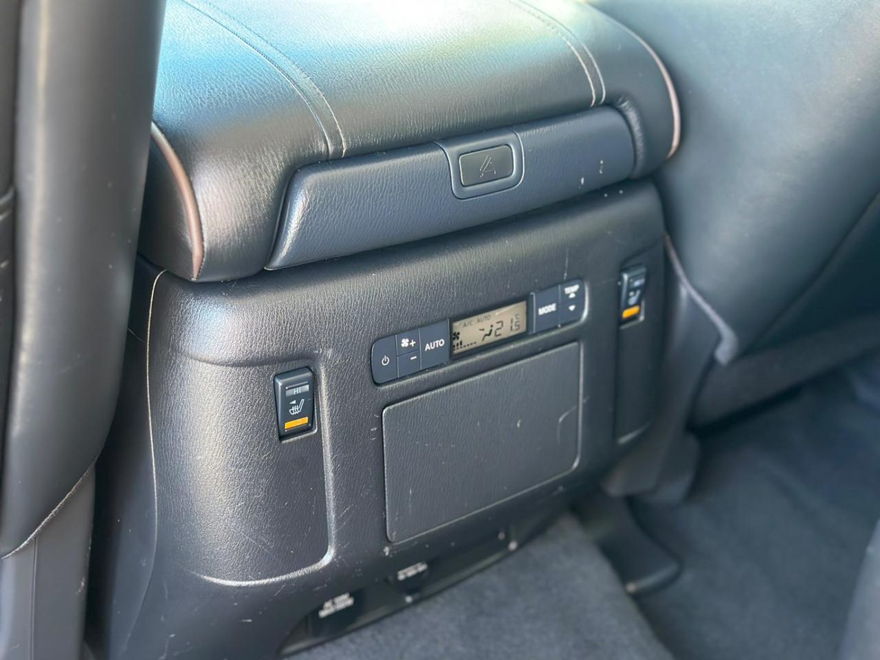 2021 Nissan Armada ONE OWNER / NO ACCIDENTS / PLATINUM / 7 PASSENGER / FULL SIZE LUXURY Photo