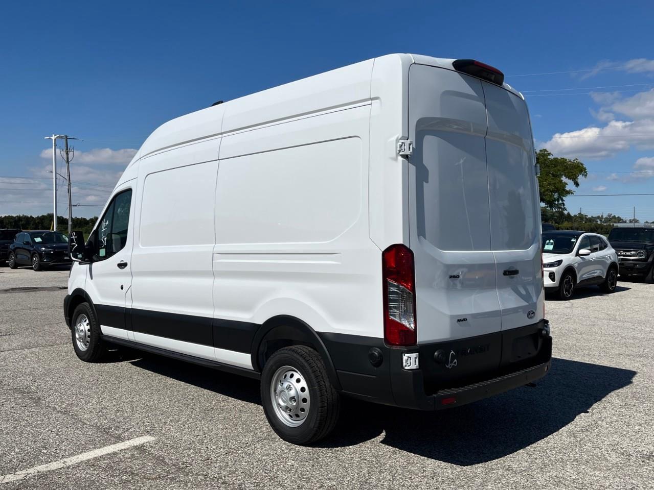 2027 Ford Transit 250  Photo4