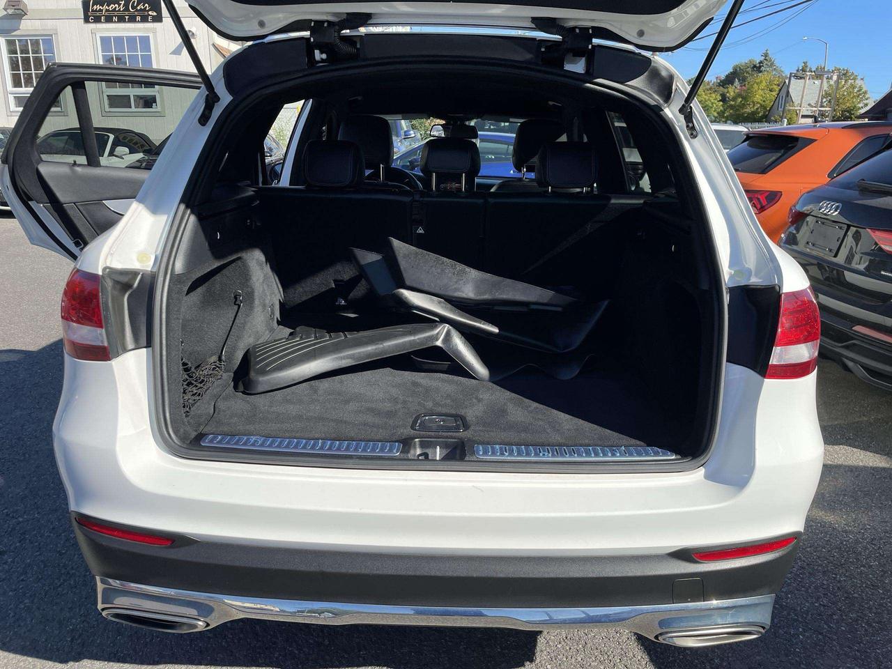 2018 Mercedes-Benz GLC NAVI, BLIS, HTD. SEATS, BK. CAM,  ALLOYS Photo