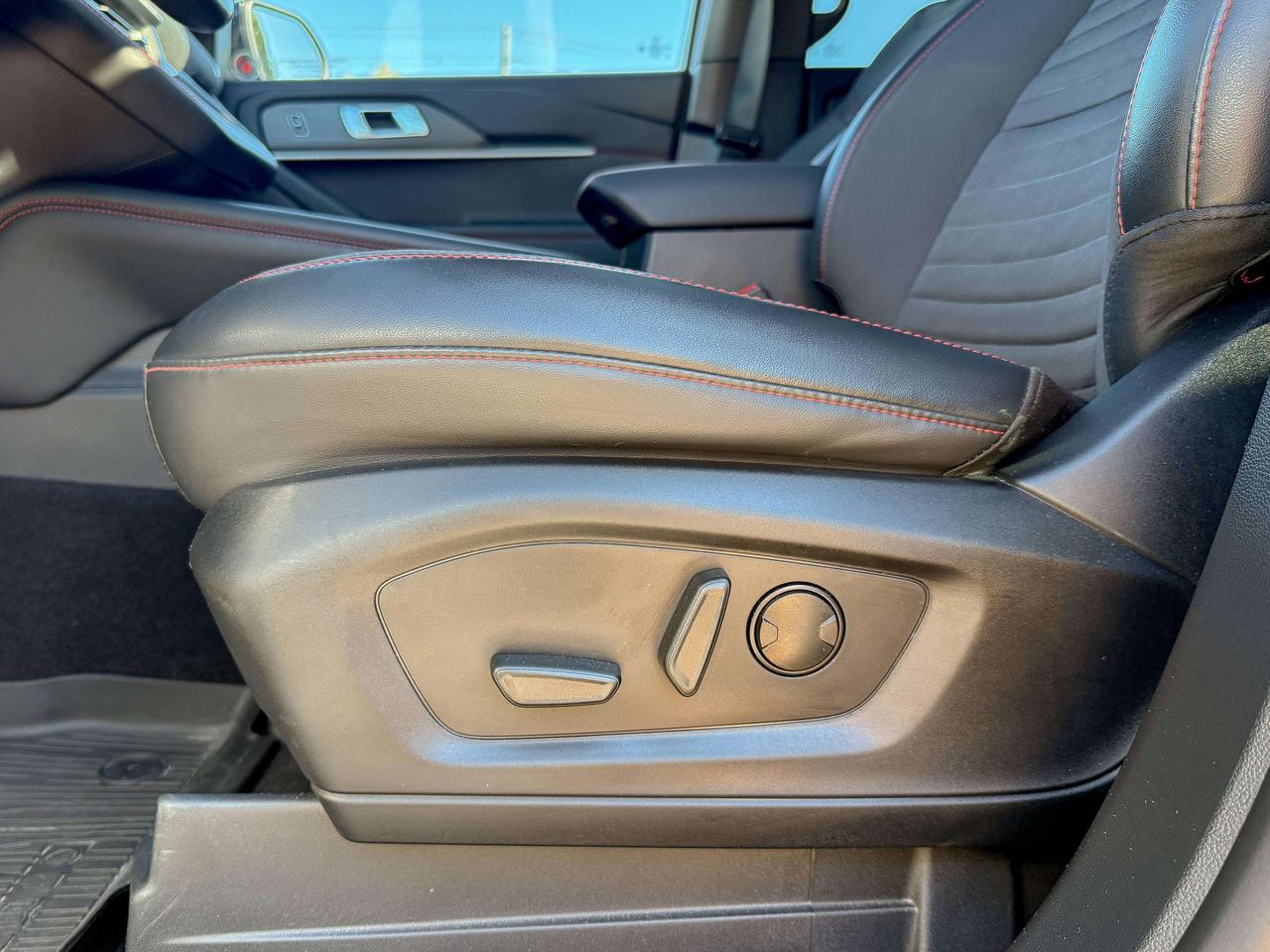 2025 Ford Explorer ST-Line | NAVIGATION | BLIND SPOT | REMOTE START Photo