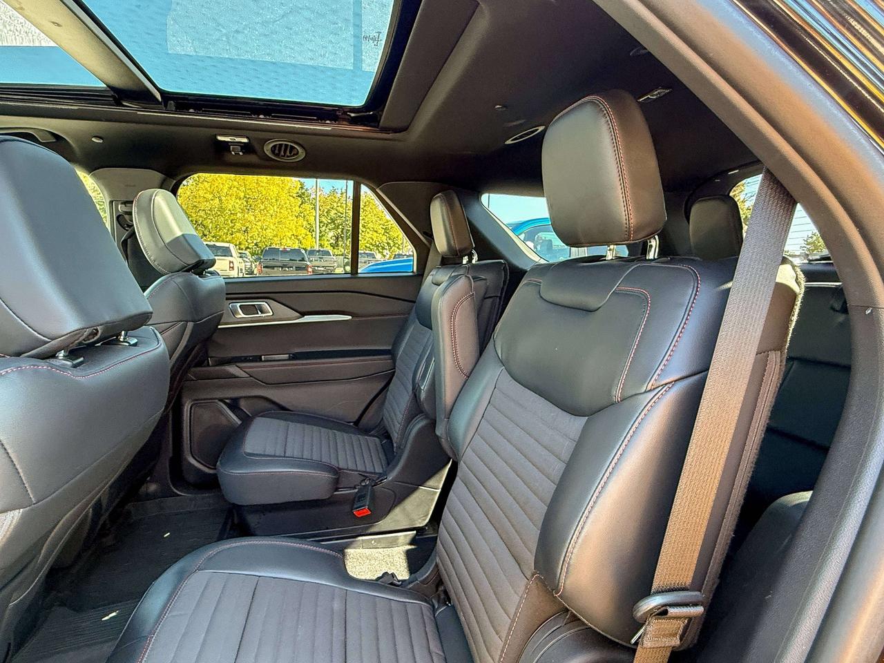 2025 Ford Explorer ST-Line | NAVIGATION | BLIND SPOT | REMOTE START Photo