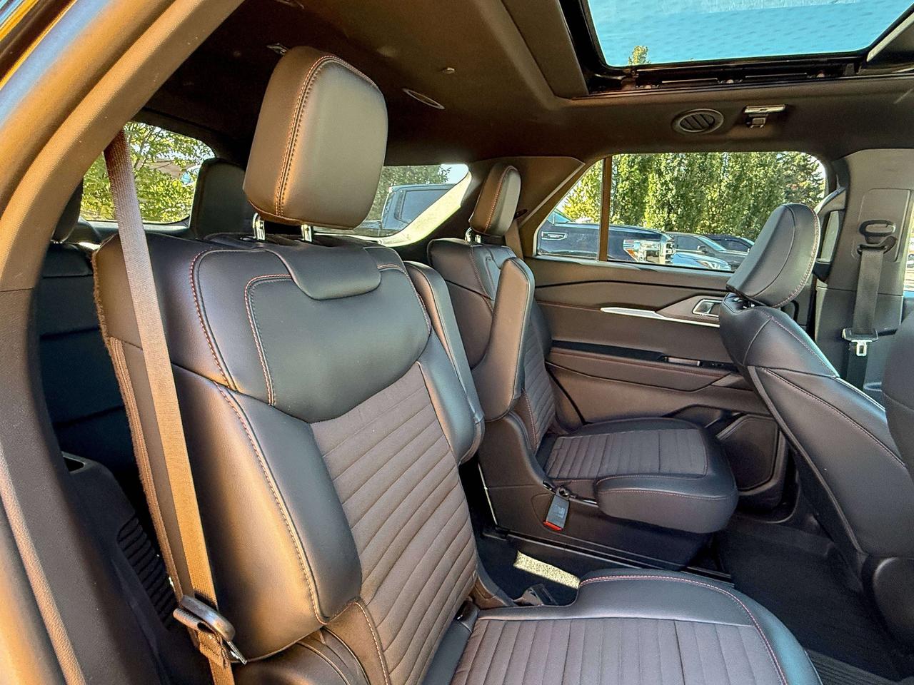 2025 Ford Explorer ST-Line | NAVIGATION | BLIND SPOT | REMOTE START Photo
