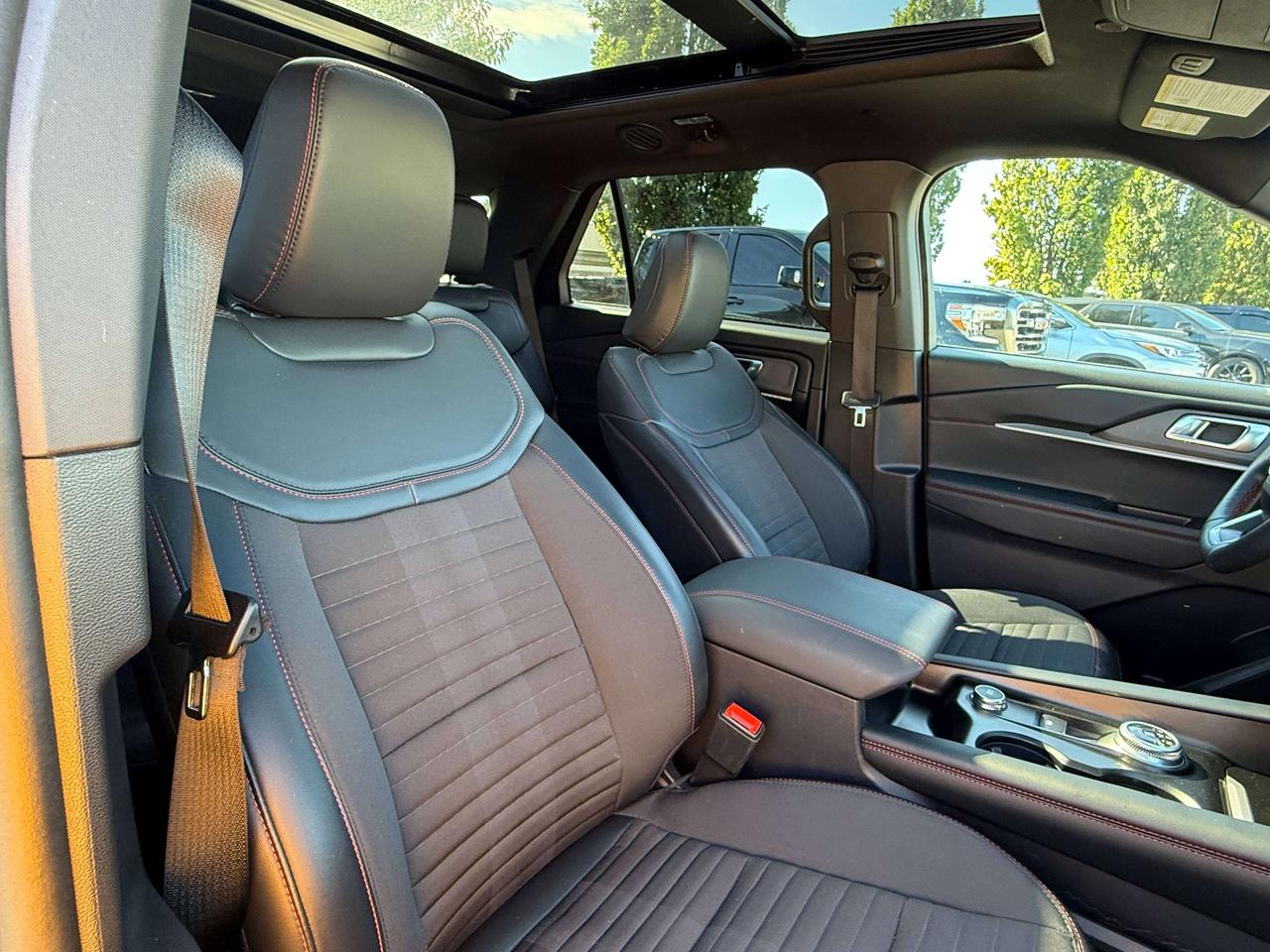 2025 Ford Explorer ST-Line | NAVIGATION | BLIND SPOT | REMOTE START Photo