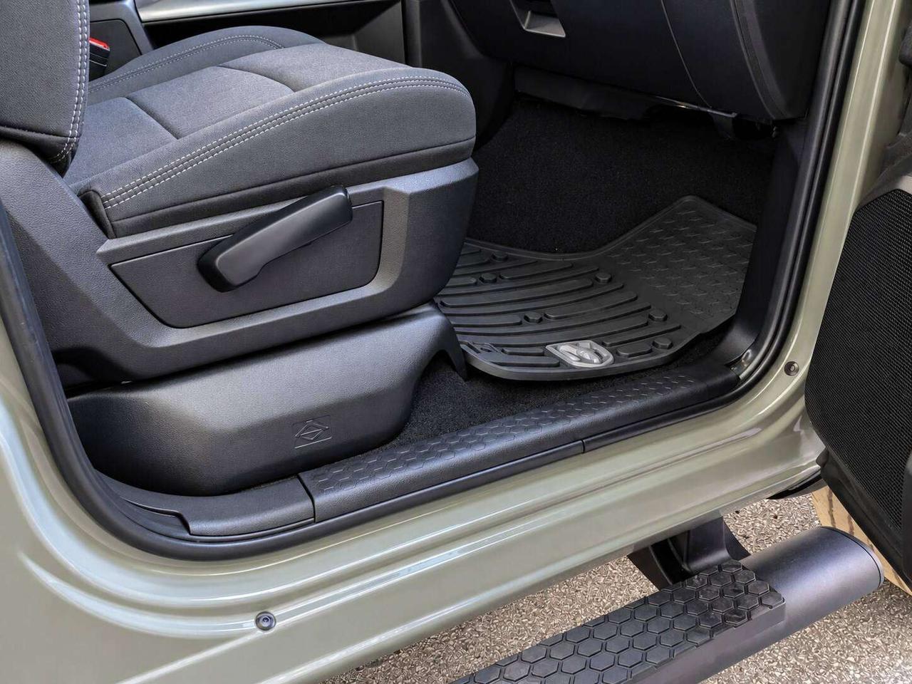 2022 RAM 1500 Warlock Crew V8 | Ceramic Grey | Max Tow | 4X4 Photo